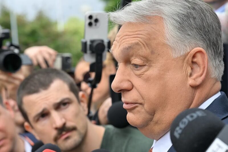 Kínos pillanat zavarta meg Orbán Viktor egyik interjúját