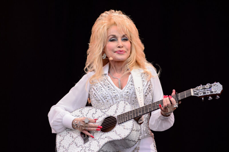 Meghalt Dolly Parton