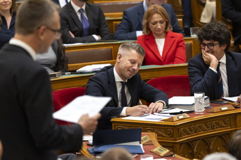 A magyar miniszterelnök kommentben üzent a Telex fb-oldalán a Legfőbb Ügyészségnek: Amikor maffiózókat védelmeztek, nem vagytok ilyen kis önérzetes latolok – frissmozaik.com